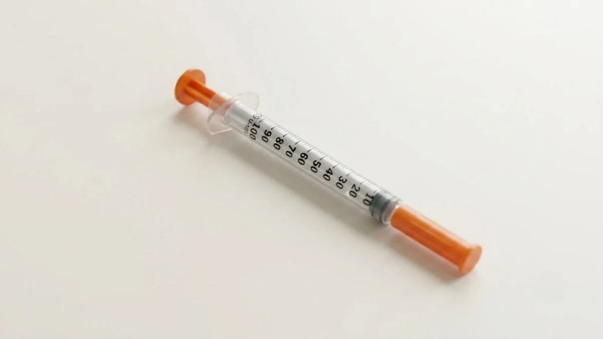 A single U-100 insulin syringe on a clean surface